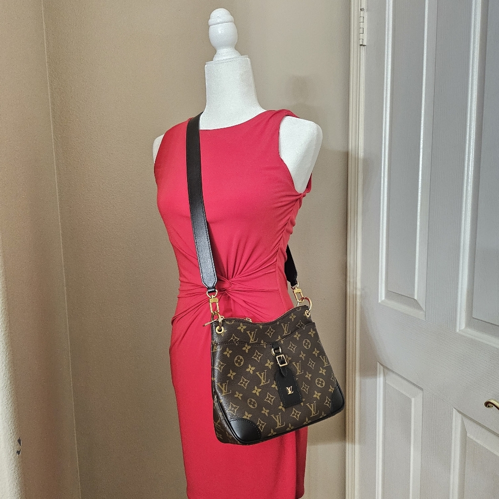 Excellent condition authentic Louis Vuitton Odeon PM monogram with back leather - Picture 3 of 17